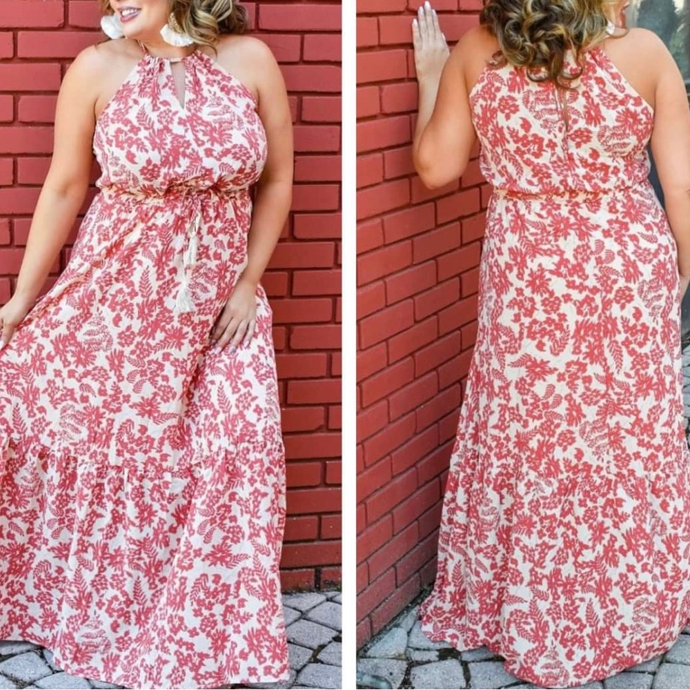 Plus sized ladies floral maxi dress.